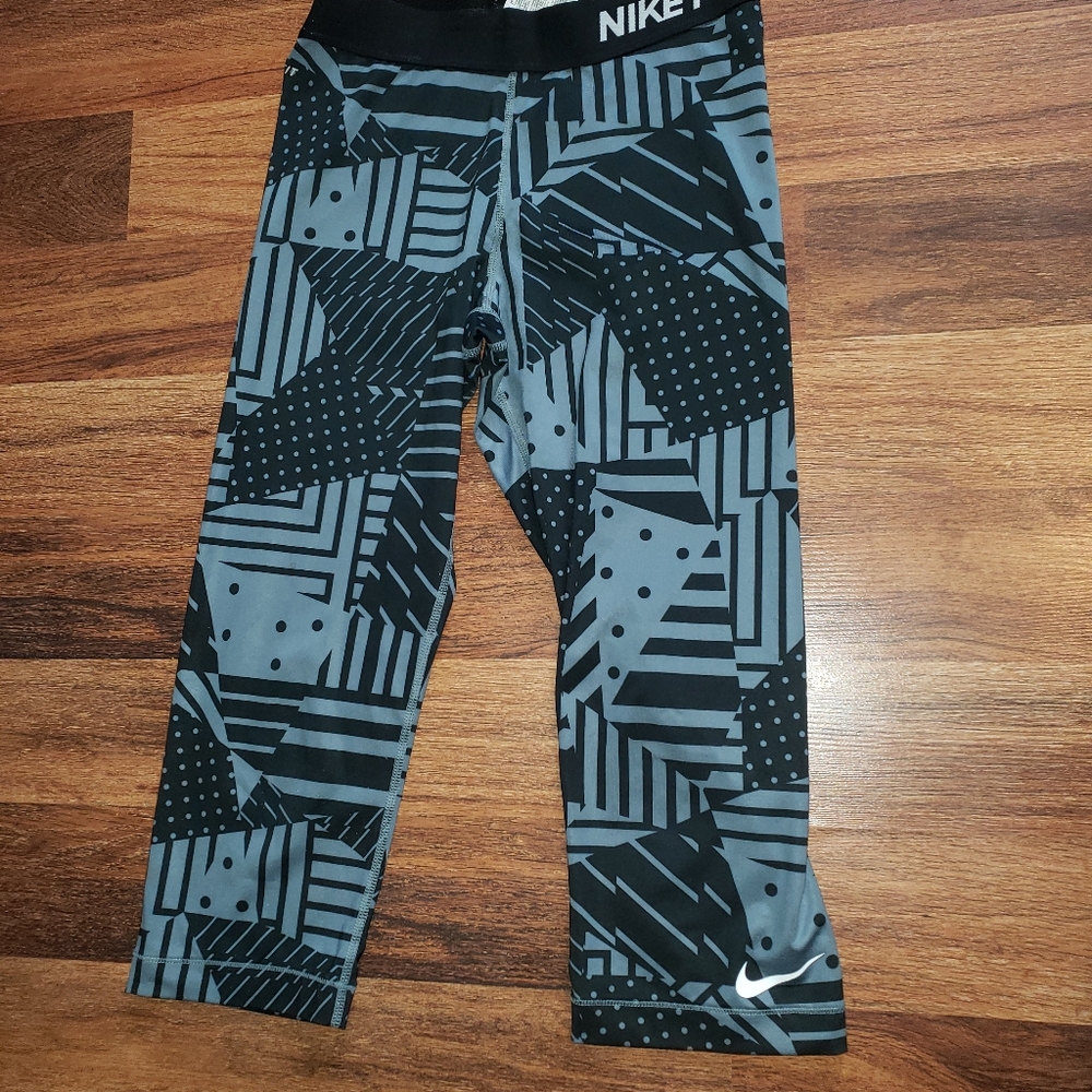 Nike pro cropped leggings